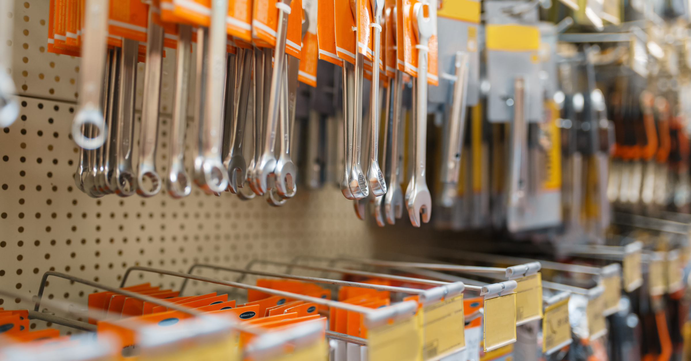 ¿Por qué comprar tus insumos ferreteros al por mayor? Ventajas para licitaciones y grandes proyectos