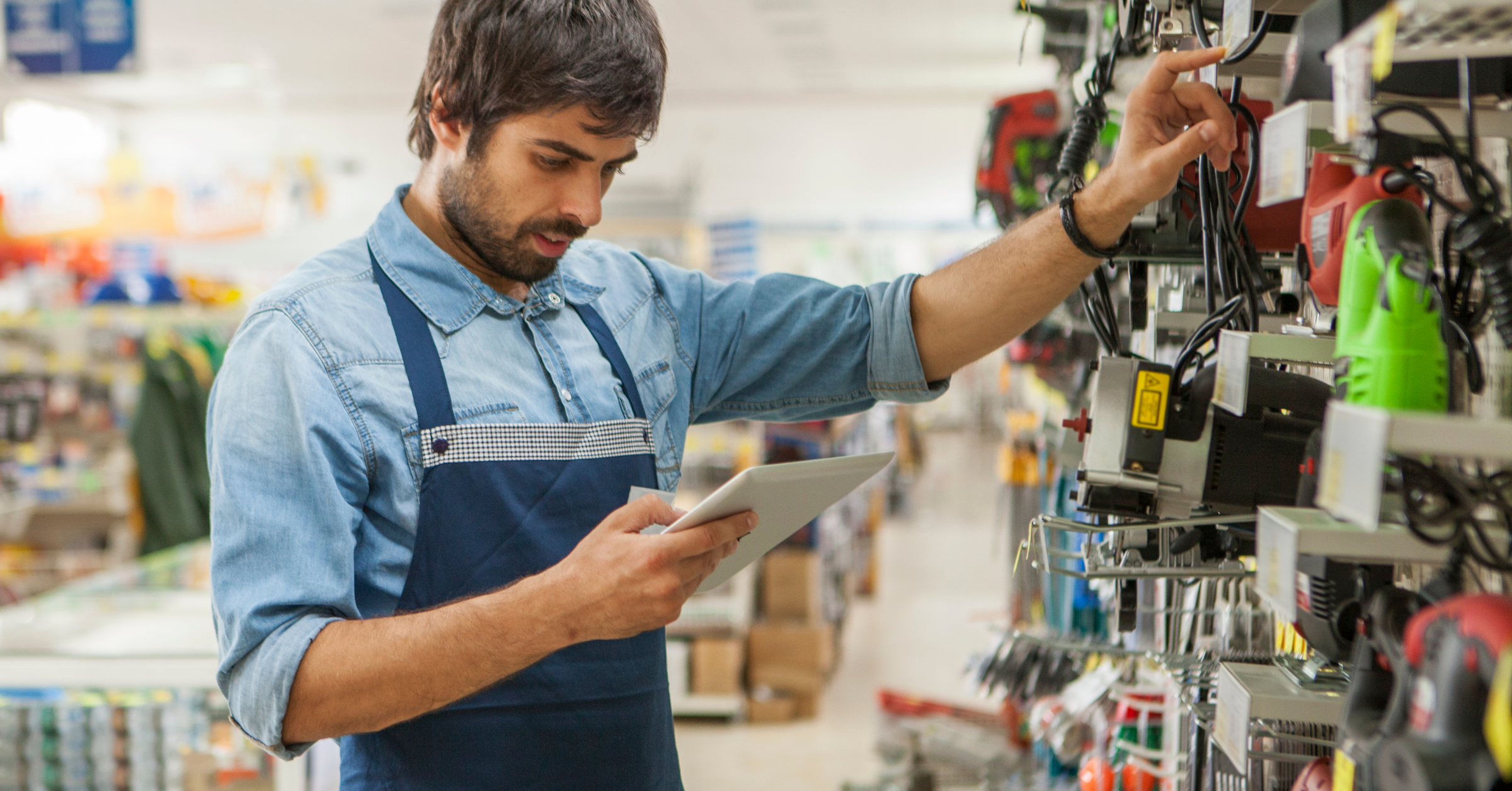 ¿Cómo abastecer tu ferretería con precios mayoristas? Tips para ahorrar y crecer